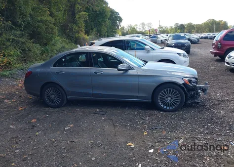 2015 Mercedes-Benz C 300 Luxury 4Matic из США, поврежденный, VIN 55SWF4KB0FU076731